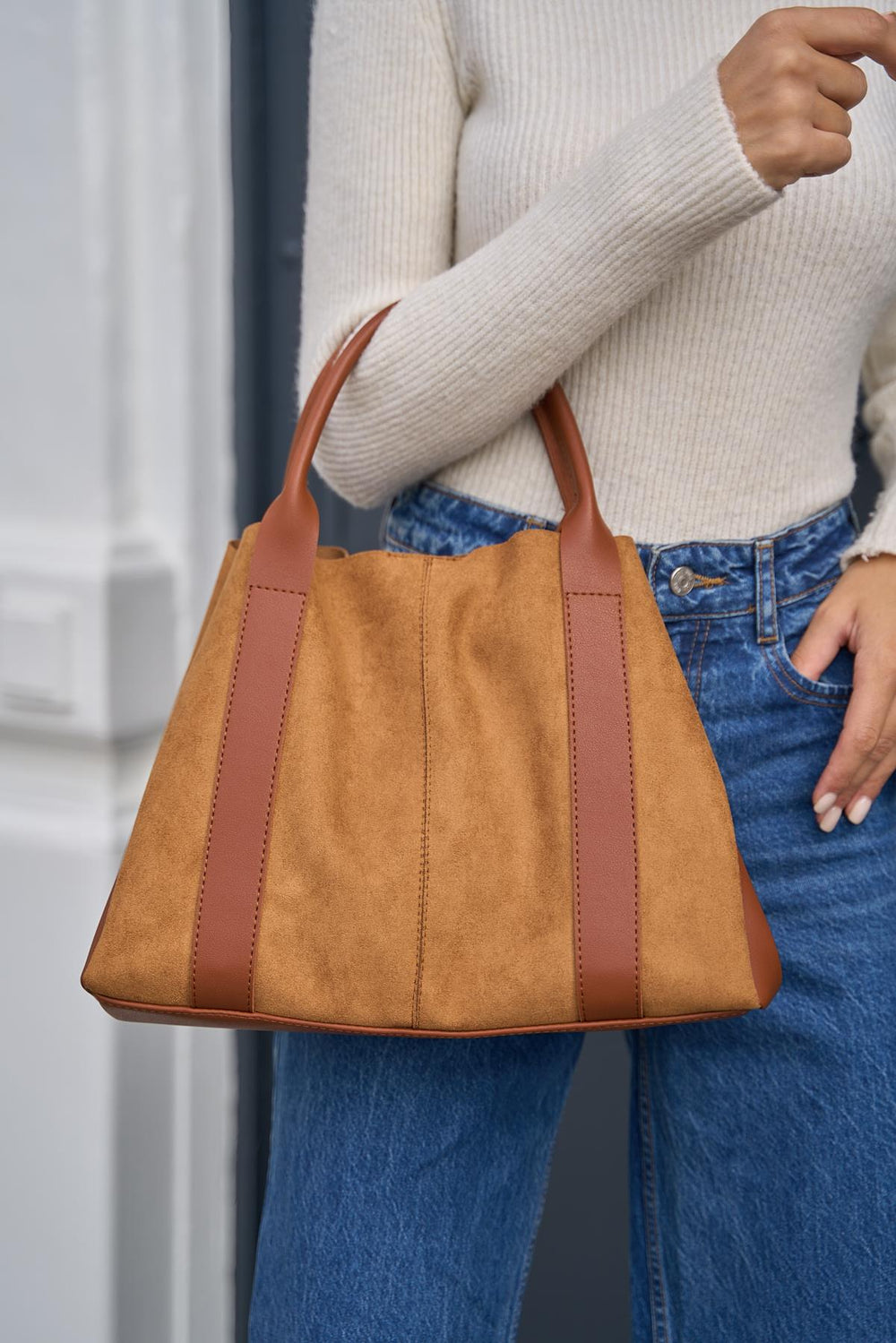 Şerit Deri Detaylı Süet El Ve Omuz Çantası