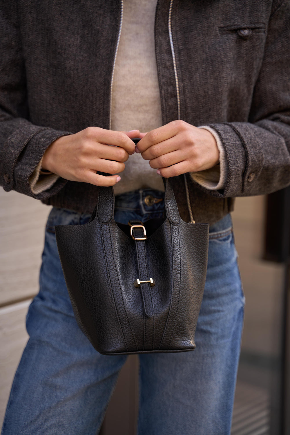 Kilit Aksesuarlı Sepet Çanta