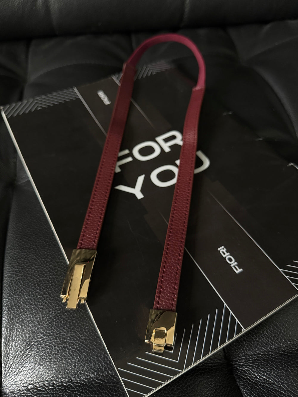 Kilit Tokalı İnce Lastikli Kadın