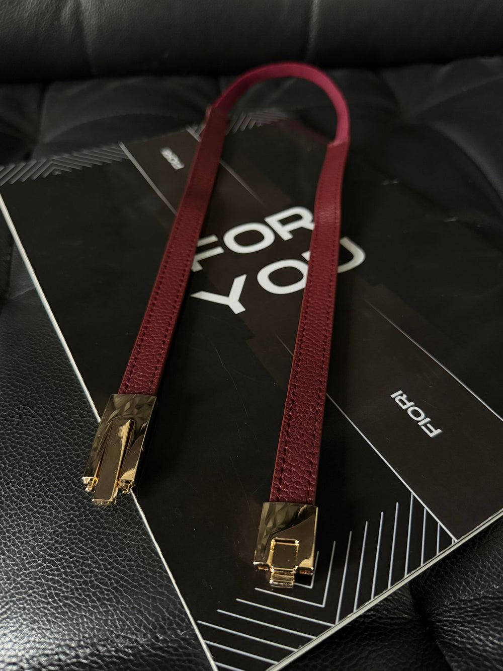 Kilit Tokalı İnce Lastikli Kadın