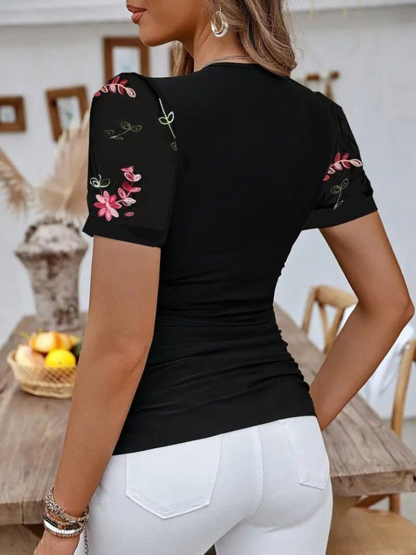 Bluză de damă din viscoză cu mânecă scurtă, broderie florală și decolteu în V, 24340
