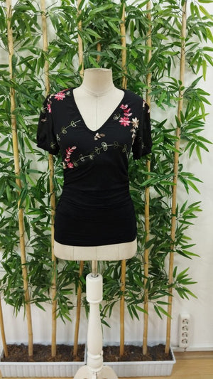 Bluză de damă din viscoză cu mânecă scurtă, broderie florală și decolteu în V, 24340