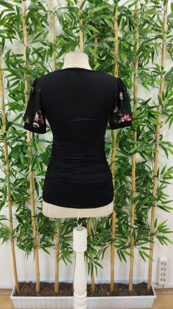 Bluză de damă din viscoză cu mânecă scurtă, broderie florală și decolteu în V, 24340
