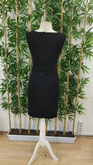 Rochie de damă fără mâneci din crep importat, cu detalii laterale încrețite, 24411