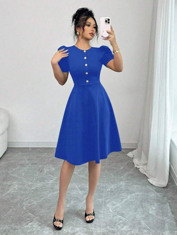 Rochie de damă din crep importat, cu mânecă scurtă, guler rotund și nasturi în față, 25392