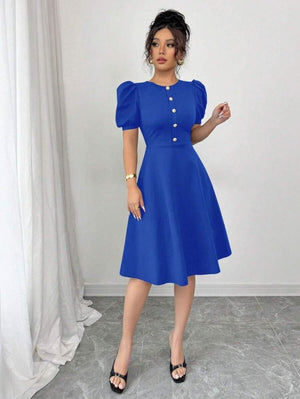 Rochie de damă din crep importat, cu mânecă scurtă, guler rotund și nasturi în față, 25392