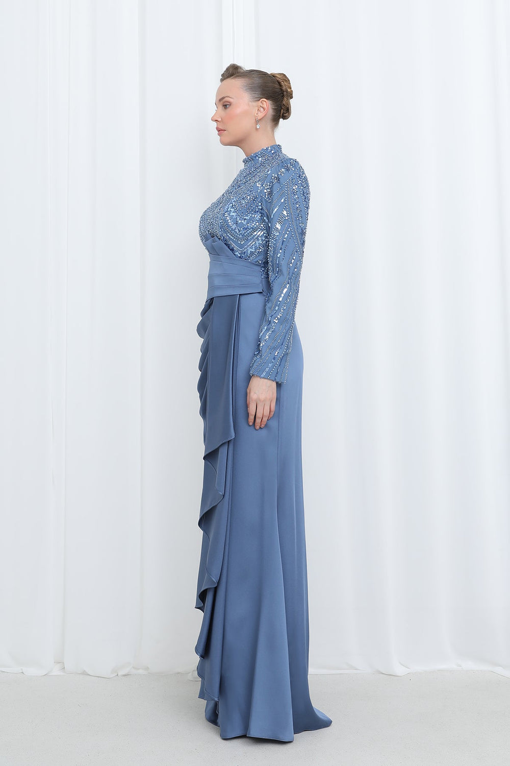 Kadın Üstü İşlemeli Bel Kısmı Drape Detaylı Saten Abiye - 12582ELB - INDIGO