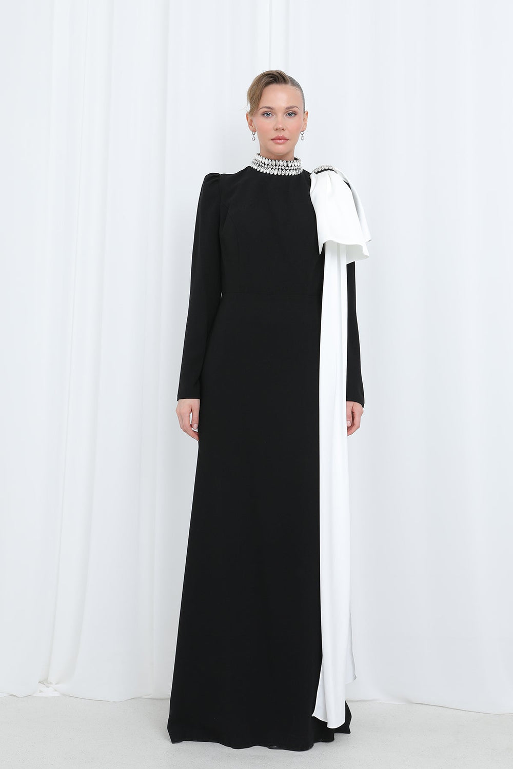 Kadın İnci Yaka Detaylı Fiyonk Aksesuarlı Tesettür Abiye Elbise-17300ELB - BLACK