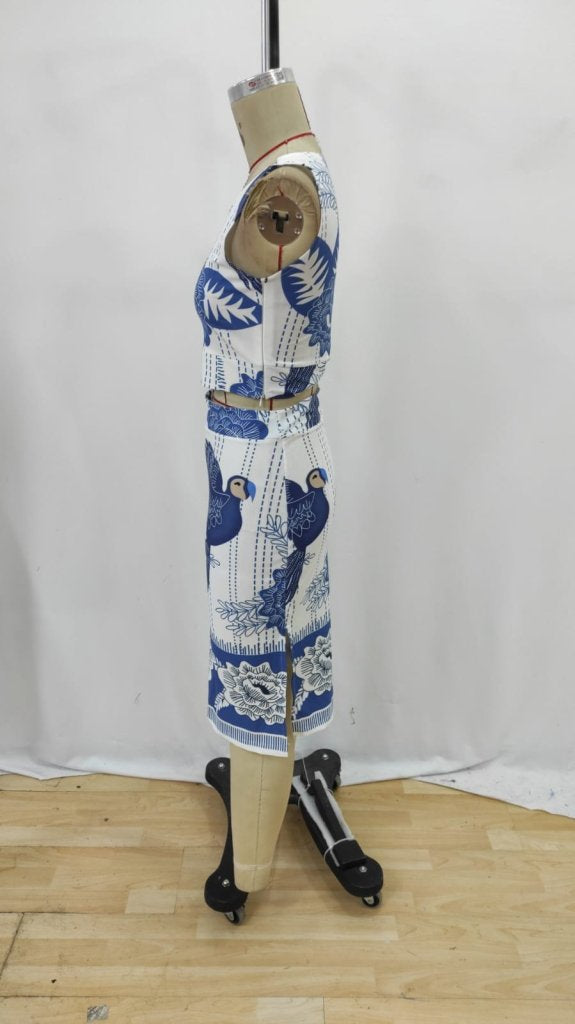 Set de două piese pentru femei, cu top scurt, fără mâneci, cu model floral, și fustă cu crăpături, 26239