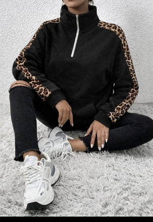 Kadın Uzun Kollu Balıkçı Yaka önden Fermuarlı Leopar Detaylı Polar Bluz, 30689