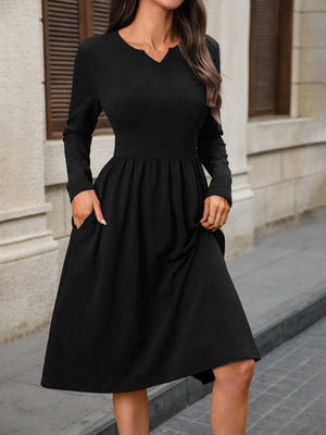 Rochie midi din crep importat, cu mânecă lungă, decolteu în V și buzunare, 31550
