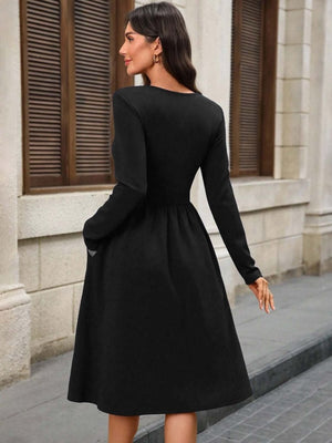Rochie midi din crep importat, cu mânecă lungă, decolteu în V și buzunare, 31550