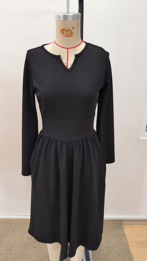 Rochie midi din crep importat, cu mânecă lungă, decolteu în V și buzunare, 31550