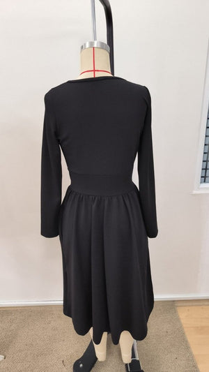 Rochie midi din crep importat, cu mânecă lungă, decolteu în V și buzunare, 31550