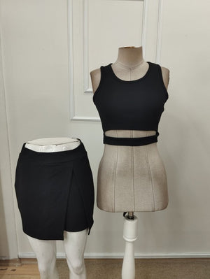 Set de două piese pentru femei, bluză scurtă evazată, cu guler rotund și bretele, fustă și pantaloni scurți, 32368