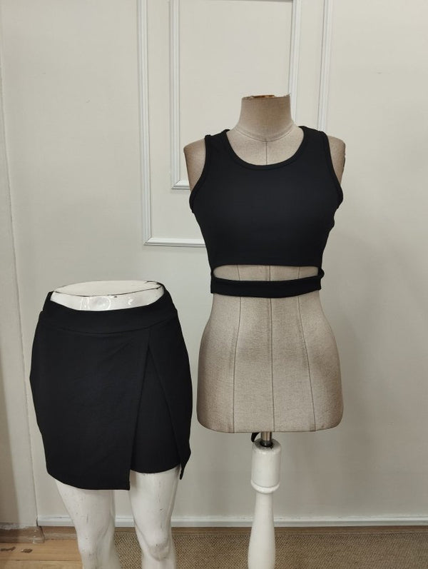 Set de două piese pentru femei, bluză scurtă evazată, cu guler rotund și bretele, fustă și pantaloni scurți, 32368