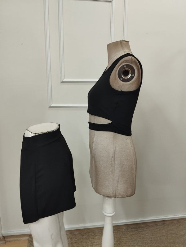 Set de două piese pentru femei, bluză scurtă evazată, cu guler rotund și bretele, fustă și pantaloni scurți, 32368