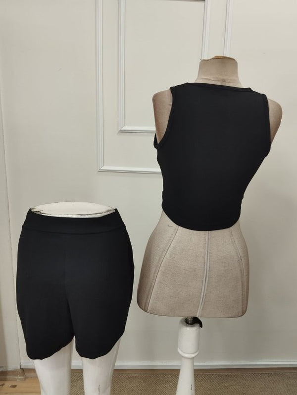 Set de două piese pentru femei, bluză scurtă evazată, cu guler rotund și bretele, fustă și pantaloni scurți, 32368