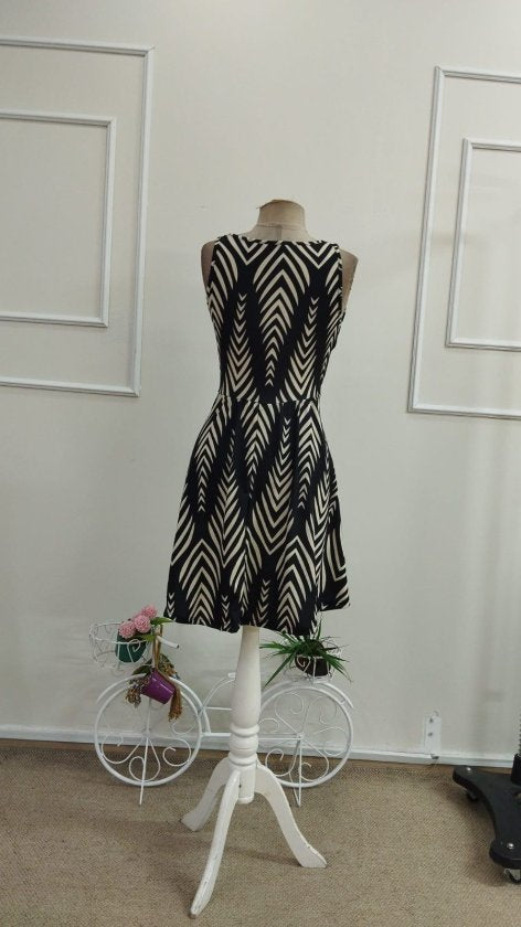 Rochie scurtă Supreme pentru femei, cu guler rotund, bretele, nasturi și detaliu cruce în față, 33593