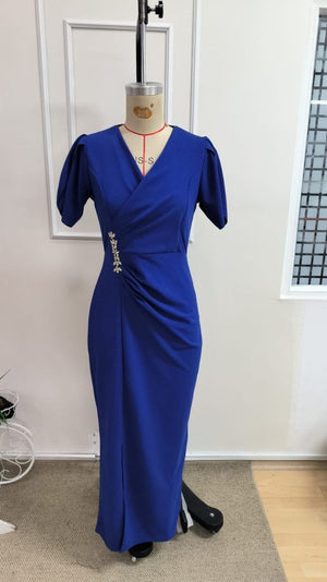 Rochie de damă din crep importat, cu mânecă scurtă și decolteu înfășurat, cu accesoriu floral în talie și crăpătură, 33976