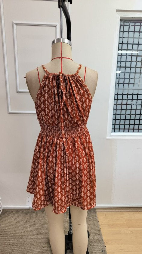 Kadın Omuzlardan Açık Boyun Arkasından Bağcıklı Beli Lastikli Kısa Süprem Elbise, 34228