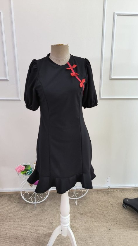 Rochie scurtă din crep importat, cu mânecă scurtă, guler mandarin și detalii florale, pentru femei, 34577