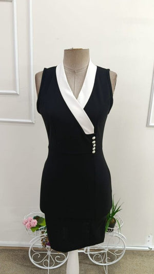 Rochie scurtă din crep importat, cu umeri goi, decolteu încrucișat, cu nasturi și detalii în jurul gulerului, 34648