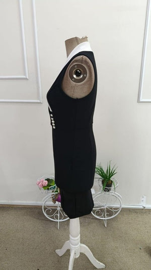 Rochie scurtă din crep importat, cu umeri goi, decolteu încrucișat, cu nasturi și detalii în jurul gulerului, 34648