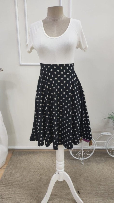Rochie scurtă din crep tricotat cu buline și decolteu în V pentru femei, cu mânecă scurtă, 34697