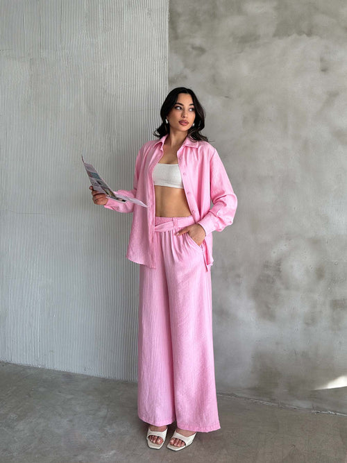 Pembe Çilek Gömlek Yırtmaçlı Pantolon Takım