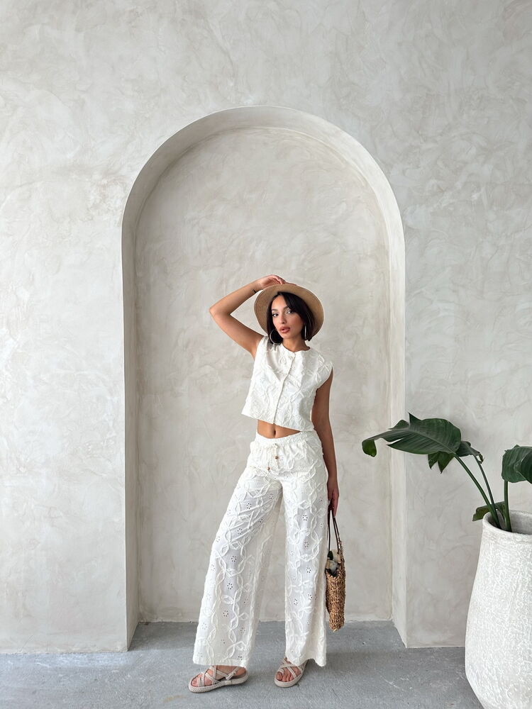 Nakışlı Süzüneli Kolsuz Bluz