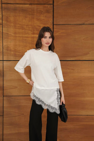 Topshow - Tricou asimetric cu detalii din dantelă și satin - Crem | D2942