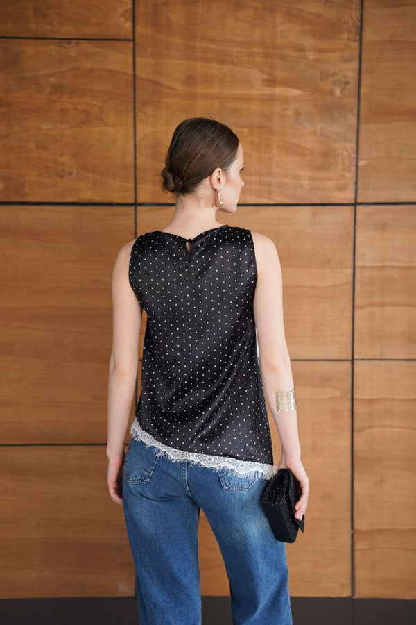 Tricou din satin cu buline și detalii de dantelă - Negru | D2961 - Topshow