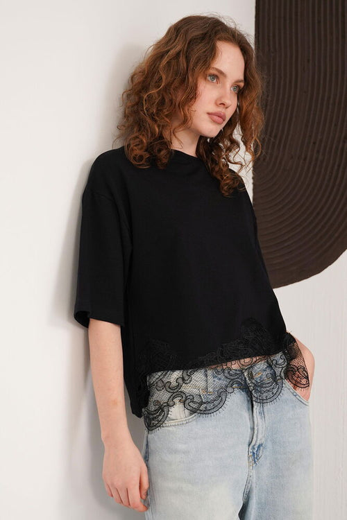 Tricou cu guler rotund și detalii din dantelă, en-gros - Negru | D3002 - Topshow