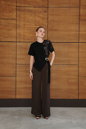 Tricou en-gros cu detalii de dantelă și tiv în formă de V - Negru | D2964 - Topshow