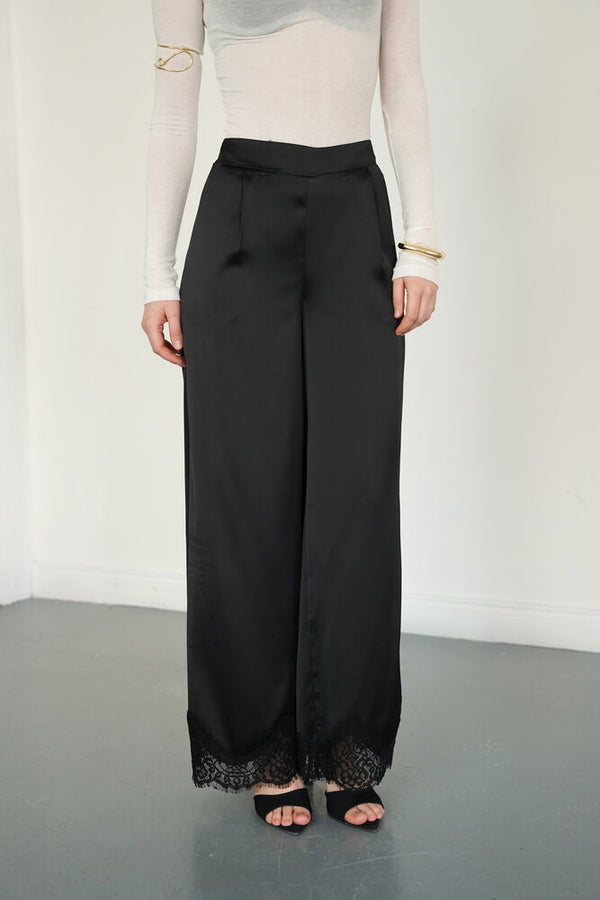 Pantaloni din satin cu tiv din dantelă, en-gros - Negri | D2969 - Topshow