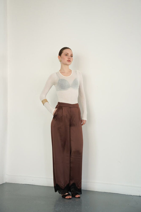 Pantaloni din satin cu tiv din dantelă, en-gros - Cafea | D2969 - Topshow