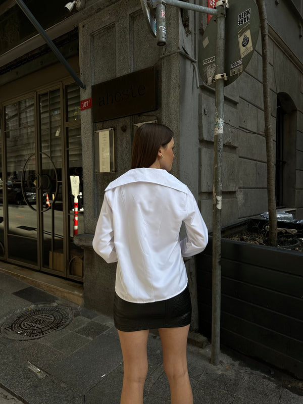 Kraliçe Yaka Gömlek 2500