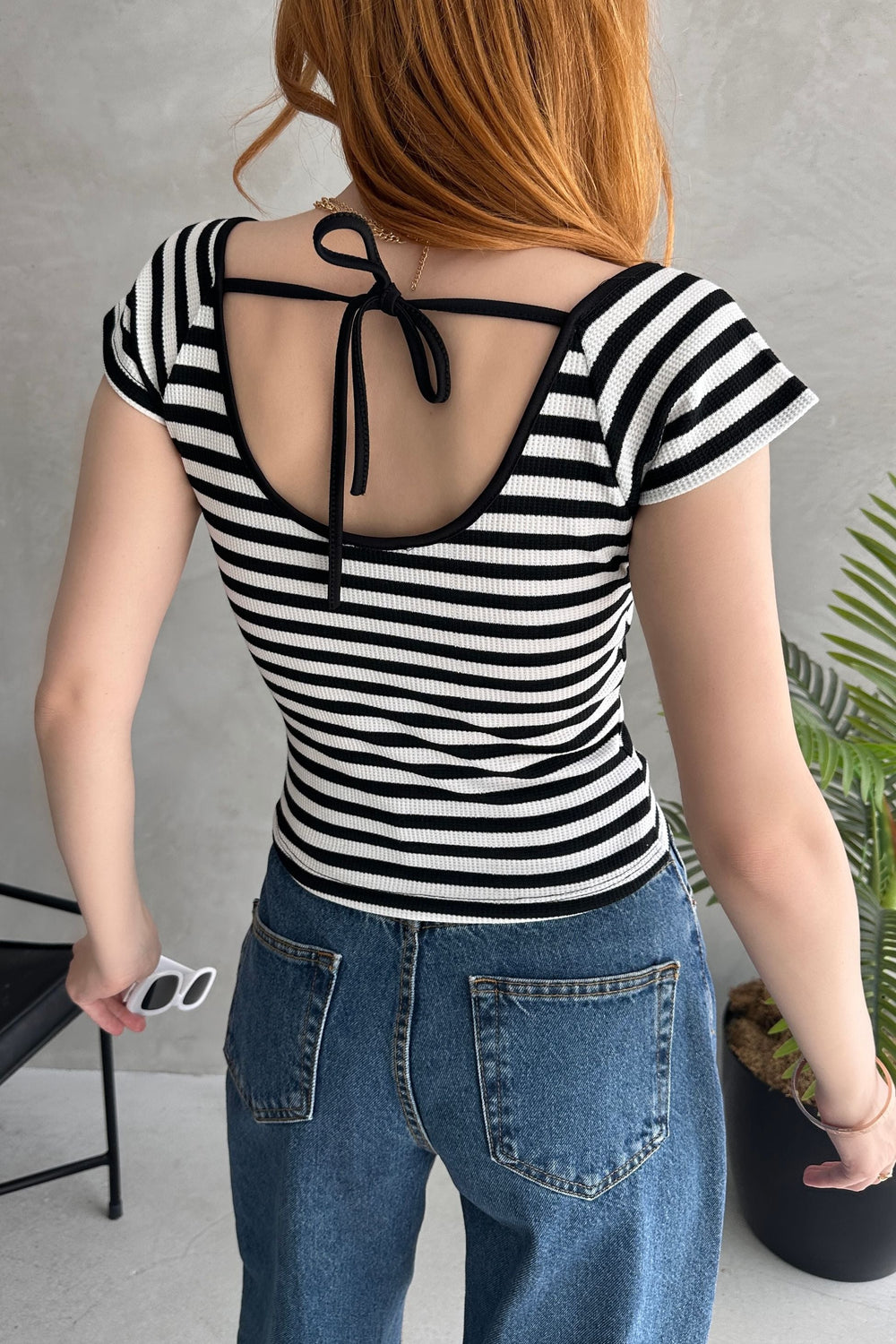 Kalp Yaka Sırtı Bağcık Detaylı Crop Bluz