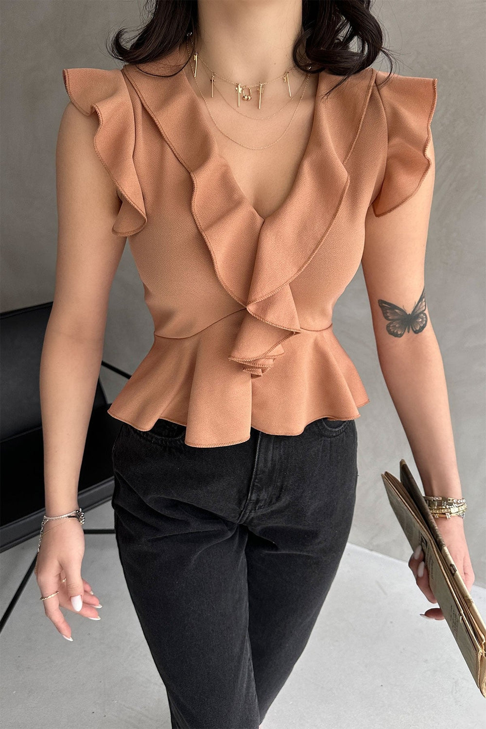 Yakası Ve Kolları Volanlı Crep Bluz