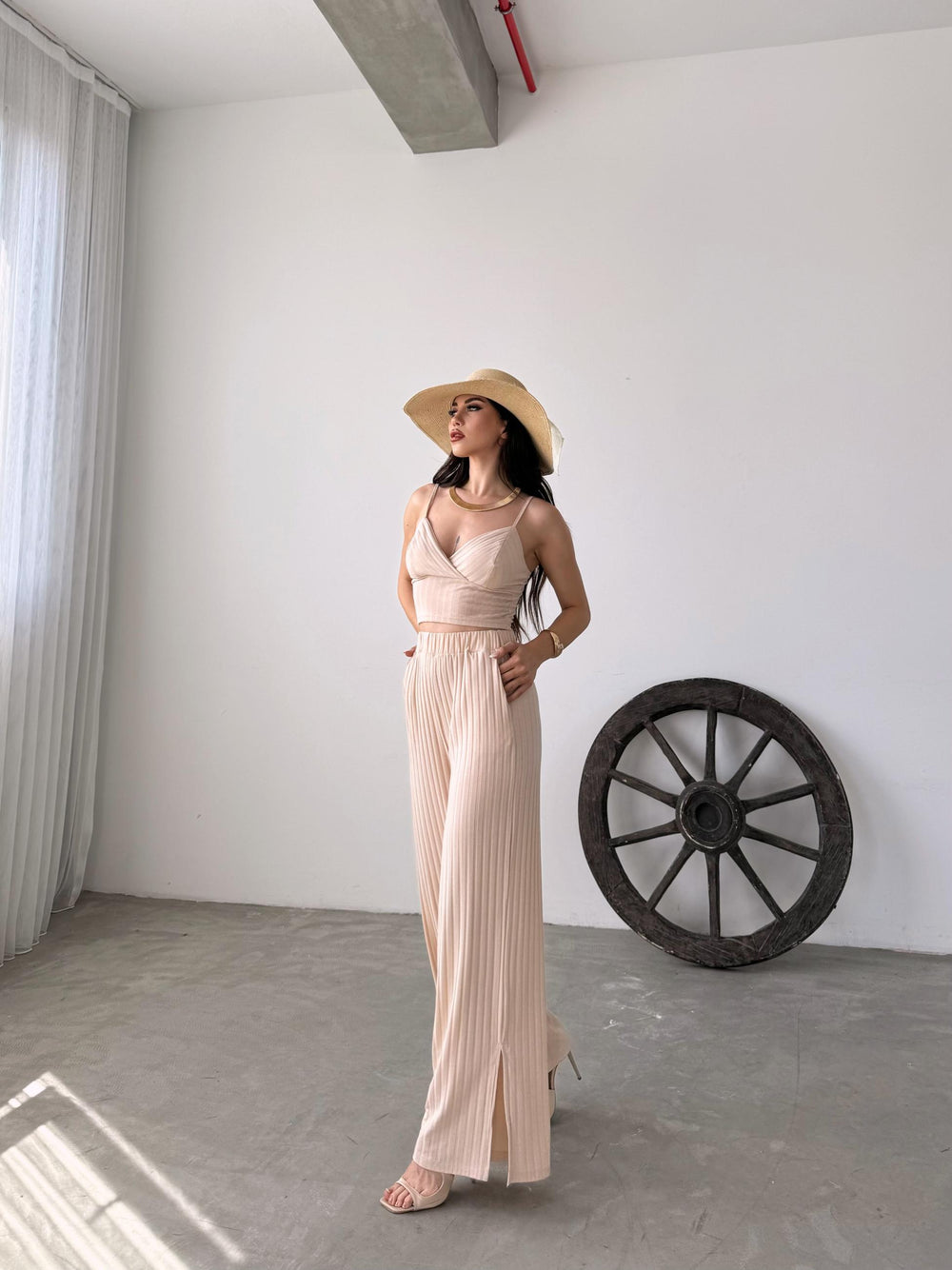 İp Askılı Crop Bluz Ve YIrtmaç Detaylı Pantolon İkili Takım