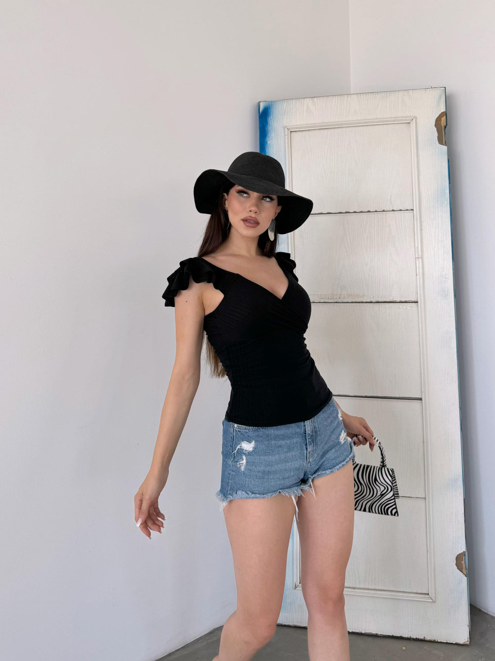 Kruvaze Yaka Omuzu Volanlı Bluz