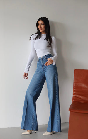 Yüksek Bel Paça Overlok dikim Hafif Pis Dikiş Detaylı Blue Jean Pantolon