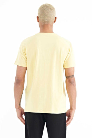 Tommylife Toptan Bert O Yaka Standart Kalıp Baskılı Erkek T-Shirt 88210 Sarı