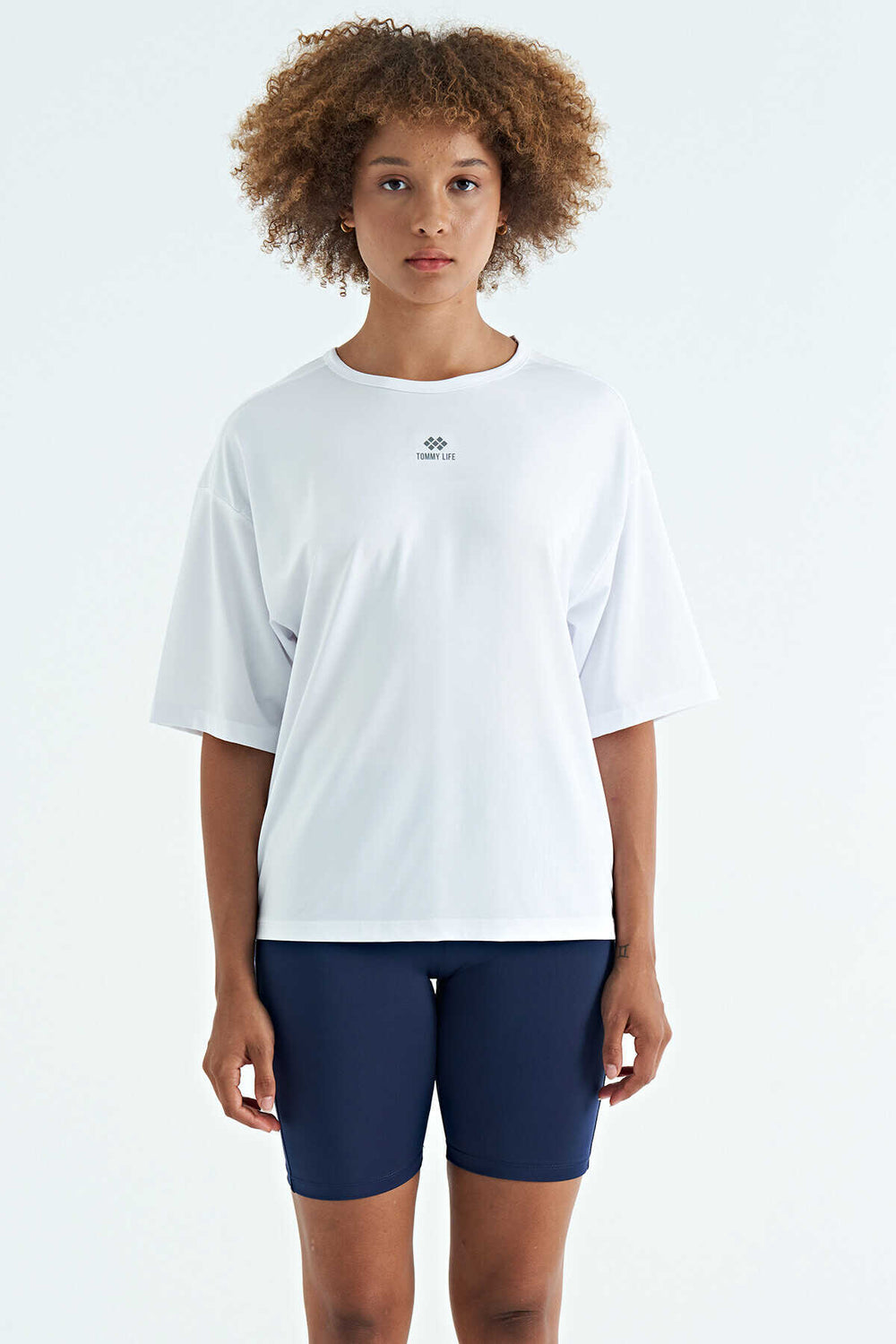 Tommylife Toptan Beyaz O Yaka Baskı Detaylı Oversize Kısa Kol Kadın T-Shirt - 97263