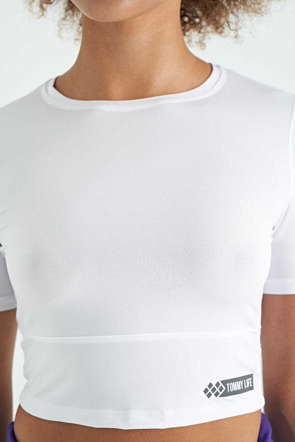 Tommylife Toptan Beyaz Sırt Dekolteli Standart Kalıp O Yaka Kadın Crop T-Shirt - 97265