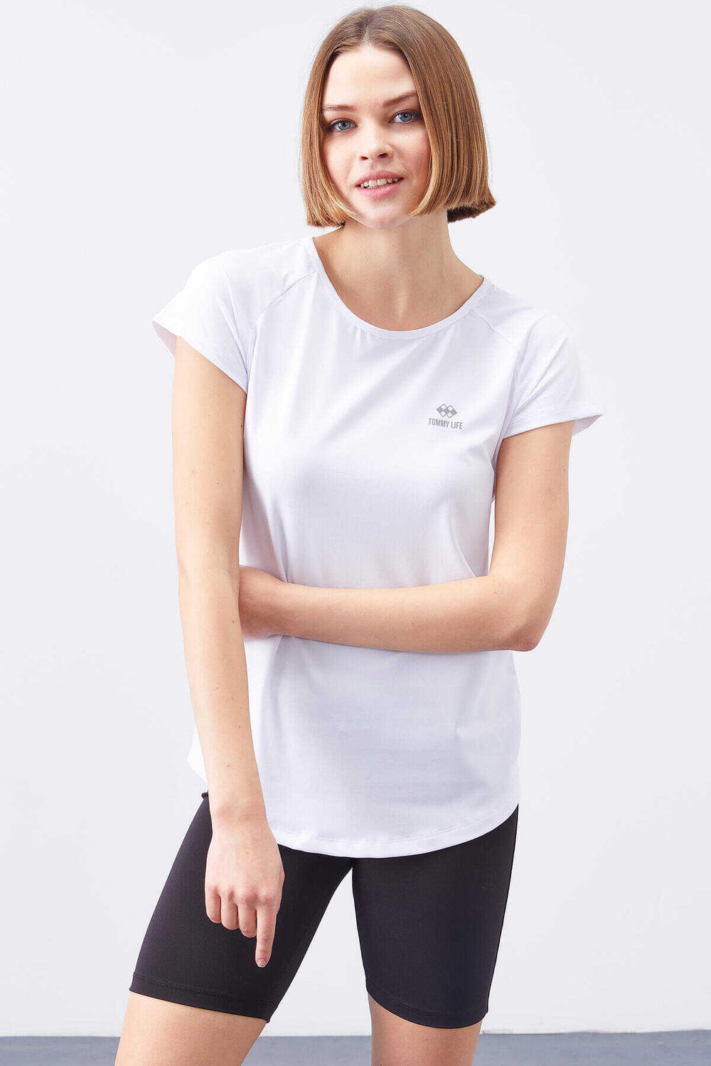Tommylife Toptan Beyaz Sırt Pencereli Kısa Kol Standart Kalıp O Yaka Kadın T-Shirt - 97101