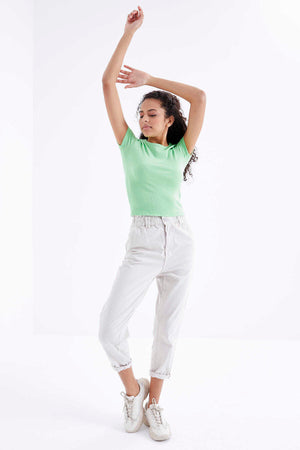 Tricou damă Tommylife Wholesale, verde fistic, simplu, cu mânecă scurtă și guler rotund - 97202