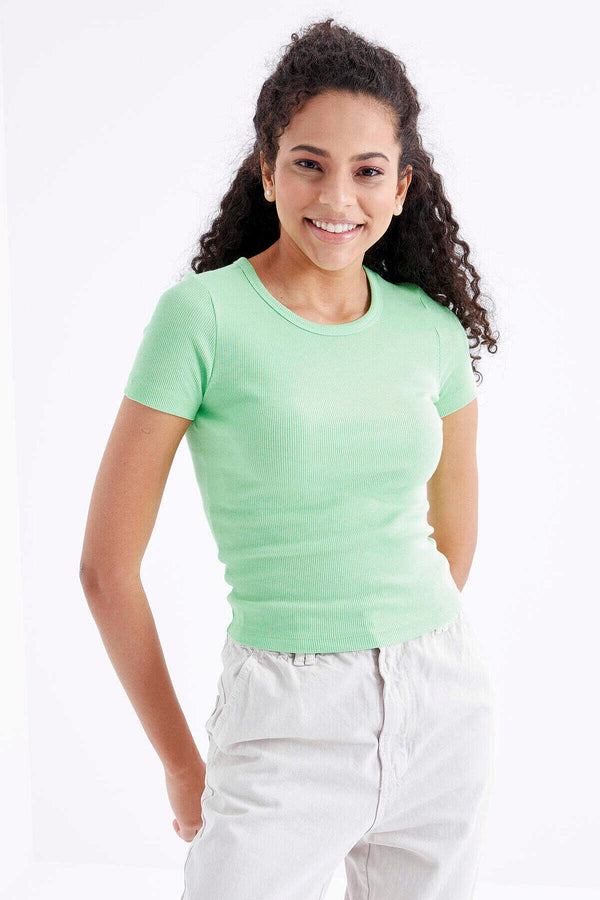 Tricou damă Tommylife Wholesale, verde fistic, simplu, cu mânecă scurtă și guler rotund - 97202