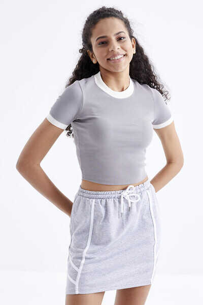 Tommylife Toptan Gri Basic Kol Detaylı O Yaka Kadın Crop Top T-Shirt - 97200
